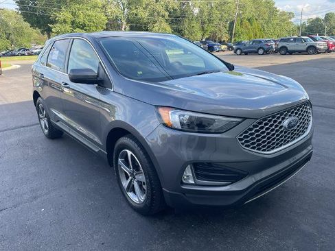 Certified 2024 Ford Edge SEL w/ Convenience Package AWD/4WD image 3