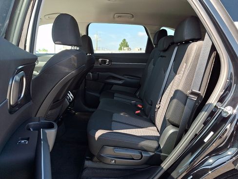 Used 2023 Kia Sorento LX AWD/4WD image 10