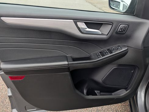 Used 2024 Ford Escape Platinum image 23