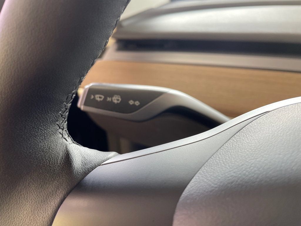 Used 2022 Tesla Model Y Performance AWD/4WD image 27