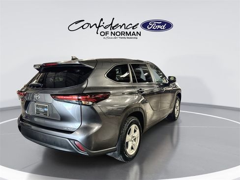 Used 2024 Toyota Highlander LE image 8