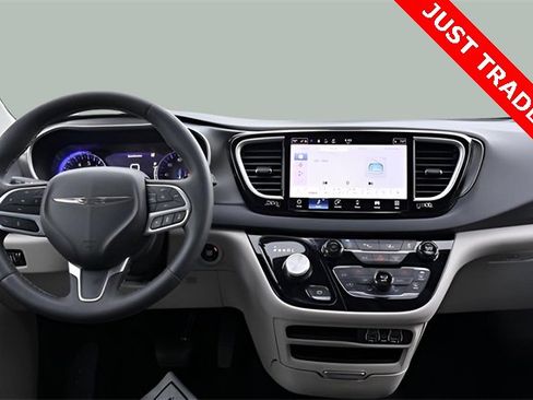 Used 2024 Chrysler Pacifica Touring-L image 25