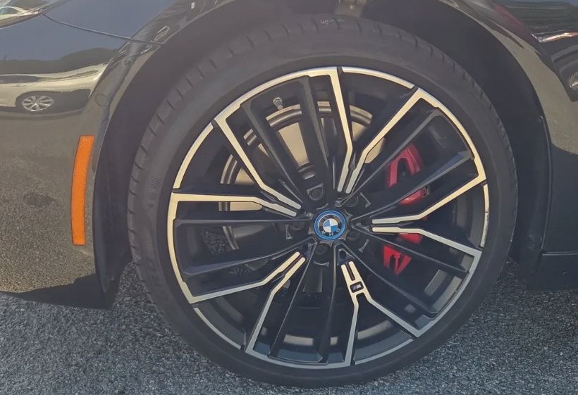 Used 2023 BMW 530e w/ M Sport Package RWD image 2