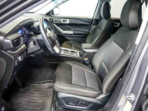 Used 2022 Ford Explorer XLT AWD/4WD image 12
