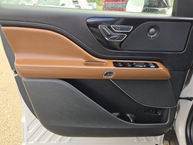 Used 2024 Lincoln Aviator Reserve w/ Elements Package Plus AWD/4WD image 19
