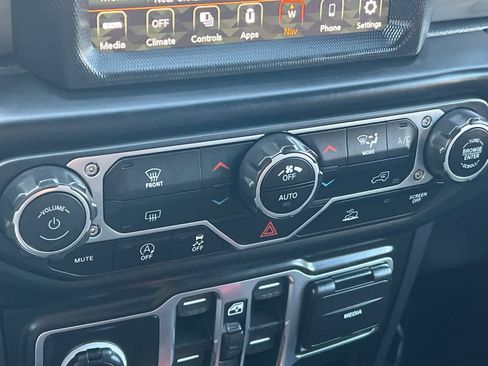 Used 2022 Jeep Wrangler Unlimited Sahara image 24