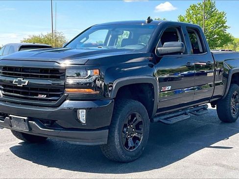Used 2017 Chevrolet Silverado 1500 LT w/ Midnight Edition AWD/4WD image 34