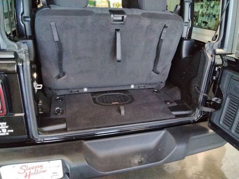 Used 2023 Jeep Wrangler Willys image 11