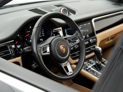 Certified 2021 Porsche Macan AWD/4WD image 7