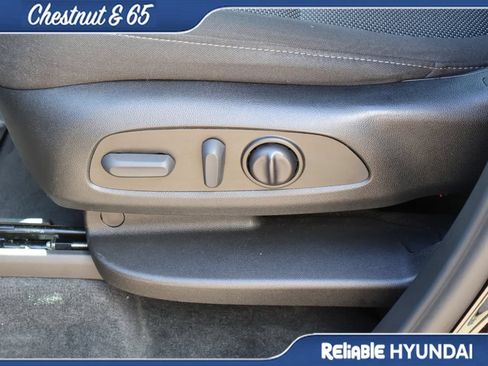 Used 2023 Chevrolet Traverse LT FWD image 26