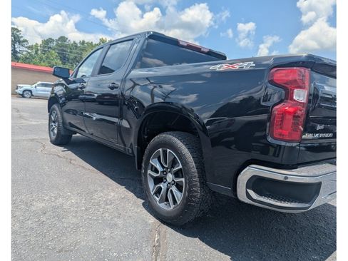 Used 2023 Chevrolet Silverado 1500 LT AWD/4WD image 4