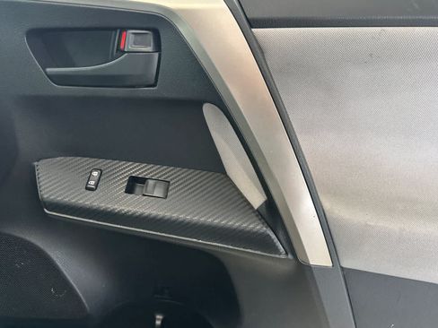 Used 2015 Toyota RAV4 LE FWD image 18