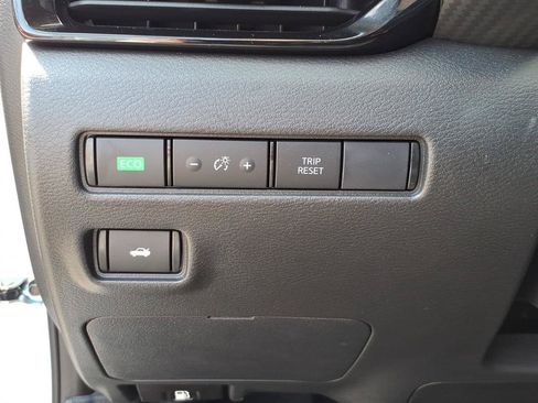 Used 2025 Nissan Sentra SV FWD image 6