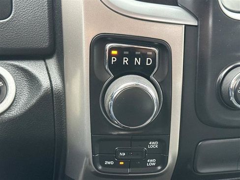 Used 2017 RAM 1500 Classic SLT AWD/4WD image 10