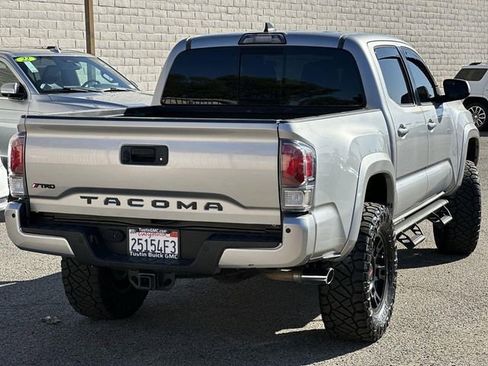 Used 2018 Toyota Tacoma TRD Sport w/ Technology Package image 4
