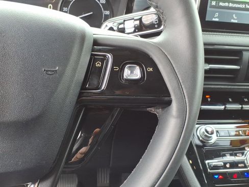 Used 2022 Lincoln Corsair AWD w/ Premium Package image 19