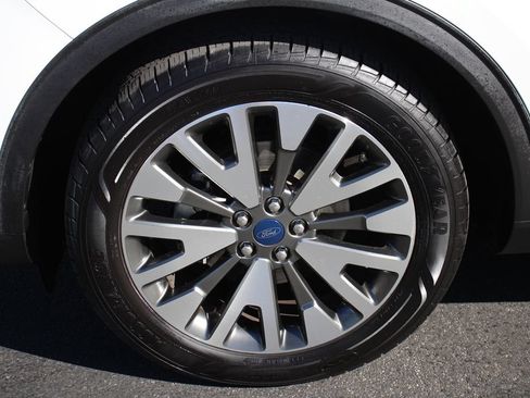 Certified 2020 Ford Escape Titanium AWD/4WD image 14