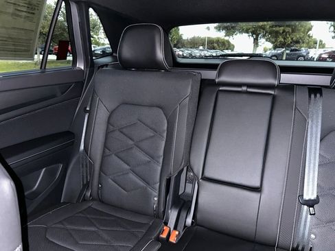 Used 2024 Volkswagen Atlas Cross Sport SE FWD image 12