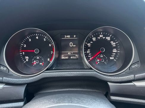 Used 2017 Volkswagen Passat 1.8T R-Line w/ R-Line Lighting Package image 22