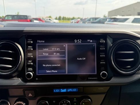 Used 2021 Toyota Tacoma TRD Off-Road AWD/4WD image 25