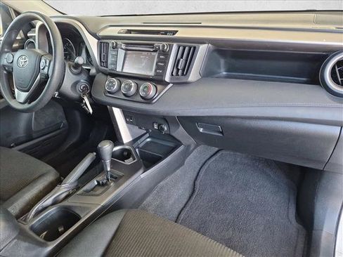 Used 2018 Toyota RAV4 LE FWD image 20
