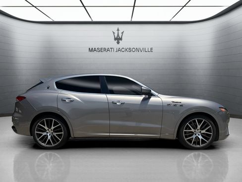 Used 2022 Maserati Levante Modena AWD/4WD image 11