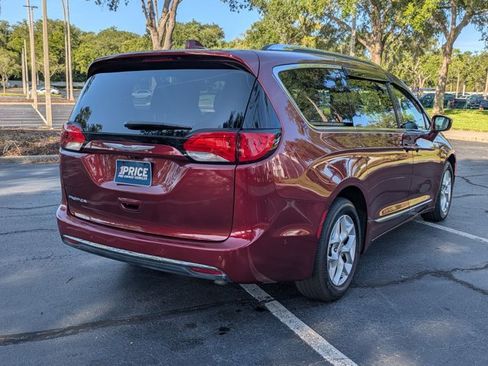 Used 2020 Chrysler Pacifica Touring-L Plus w/ Tire & Wheel Group FWD image 5