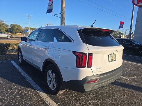 Certified 2023 Kia Sorento LX image 3