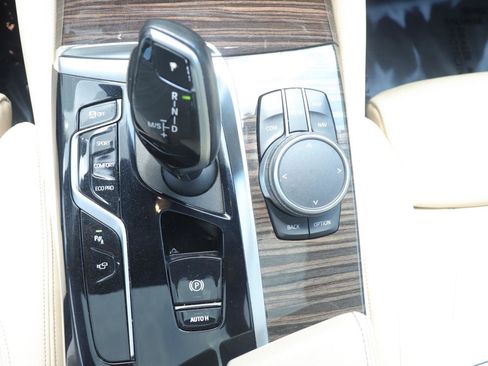 Used 2021 BMW 530i w/ Premium Package RWD image 33