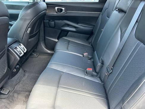 Used 2022 Kia Sorento S FWD image 15
