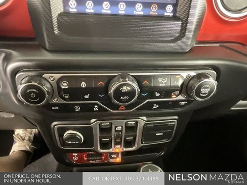 Used 2018 Jeep Wrangler Unlimited Rubicon w/ Dual Top Group image 34