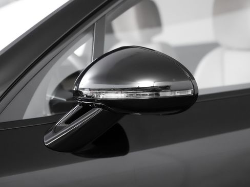 Certified 2025 Porsche Macan S image 27