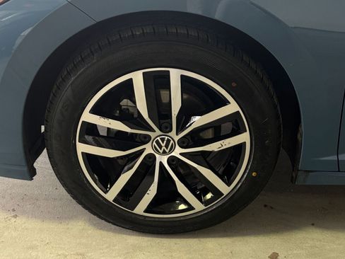 Used 2025 Volkswagen Jetta SE image 34