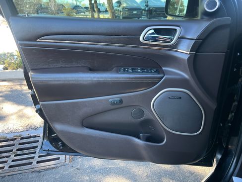 Used 2017 Jeep Grand Cherokee Summit image 13