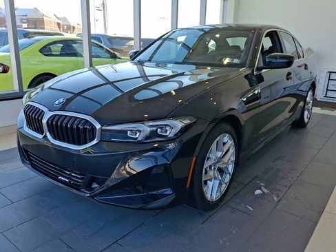 Certified 2025 BMW 330i xDrive Sedan w/ Convenience Package image 3