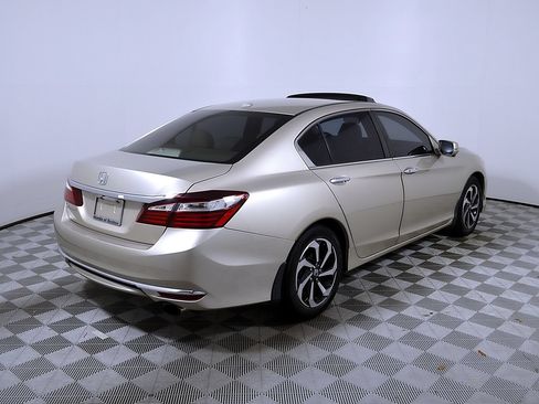 Used 2017 Honda Accord EX image 7