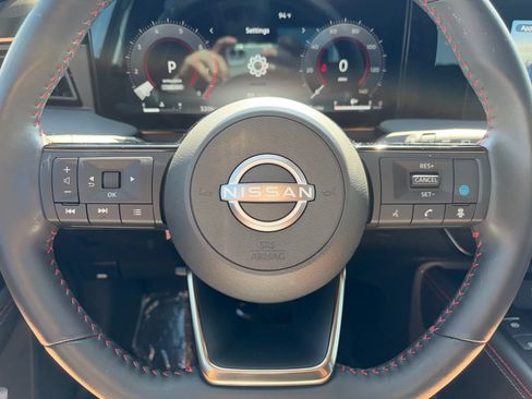 Used 2025 Nissan Kicks SR w/ SR Premium Package AWD/4WD image 11