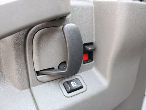 Used 2022 Chevrolet Express 2500 w/ Driver Convenience Package RWD image 4