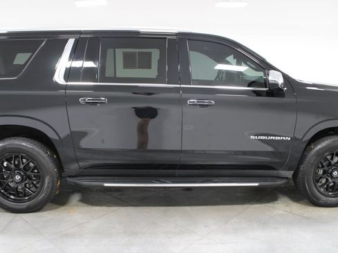 Used 2022 Chevrolet Suburban Premier RWD image 12