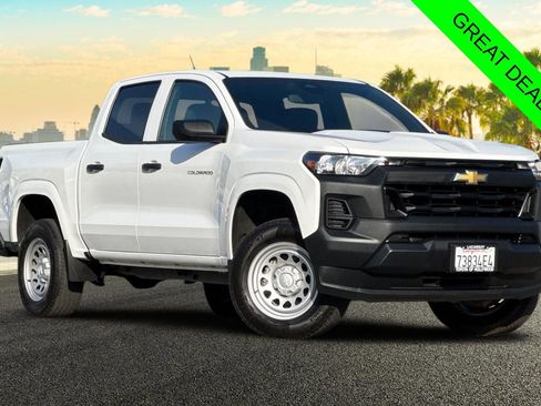 Used 2025 Chevrolet Colorado W/T w/ Advanced Trailering Package RWD image 2