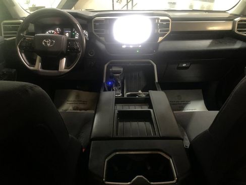 Used 2022 Toyota Tundra SR5 w/ SR5 Convenience Package AWD/4WD image 15