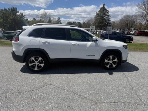 Used 2019 Jeep Cherokee Limited AWD/4WD image 6