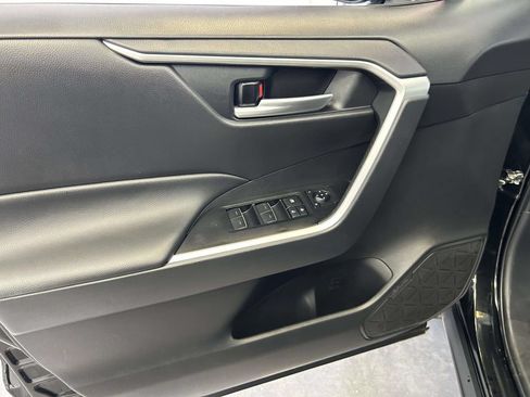 Used 2025 Toyota RAV4 XLE AWD/4WD image 16