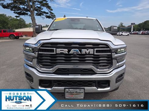 Used 2025 RAM 2500 Big Horn AWD/4WD image 3