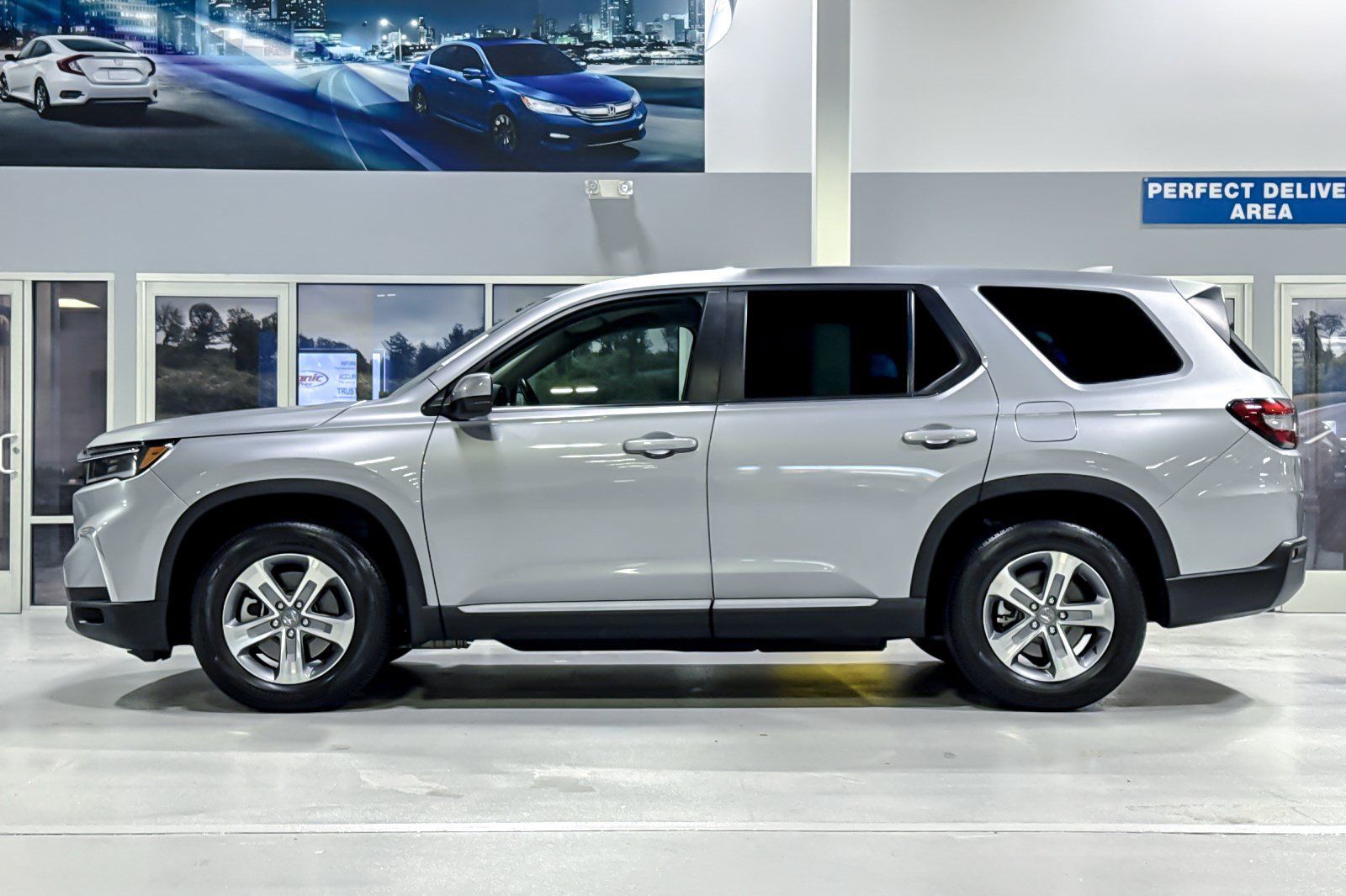 Used 2025 Honda Pilot EX-L image 2