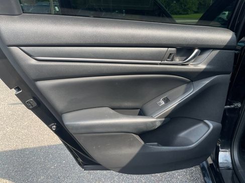 Used 2018 Honda Accord Sport image 14