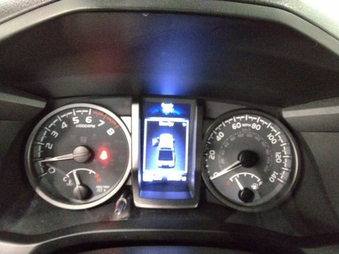 Used 2021 Toyota Tacoma TRD Off-Road image 16