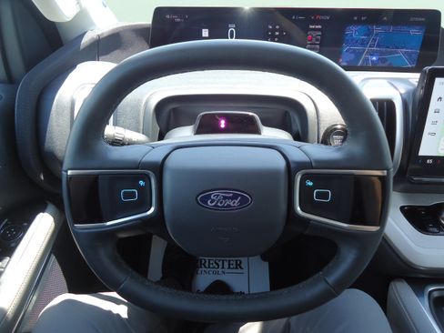 Used 2025 Ford Expedition Max Active AWD/4WD image 13
