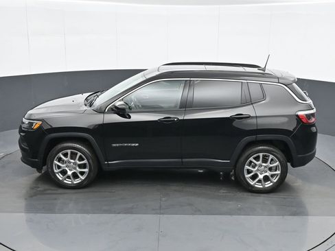 Used 2022 Jeep Compass Latitude w/ Sun and Sound Group image 18