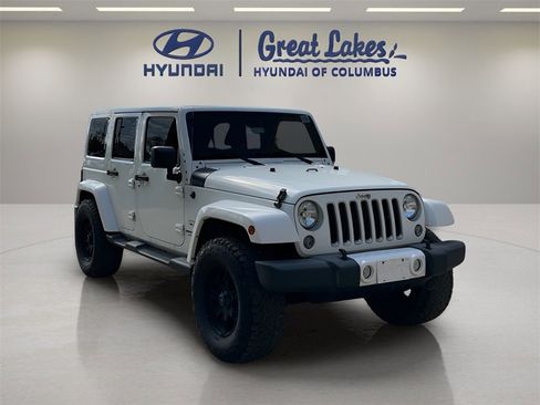 Used 2016 Jeep Wrangler Unlimited Sahara w/ Connectivity Group image 7